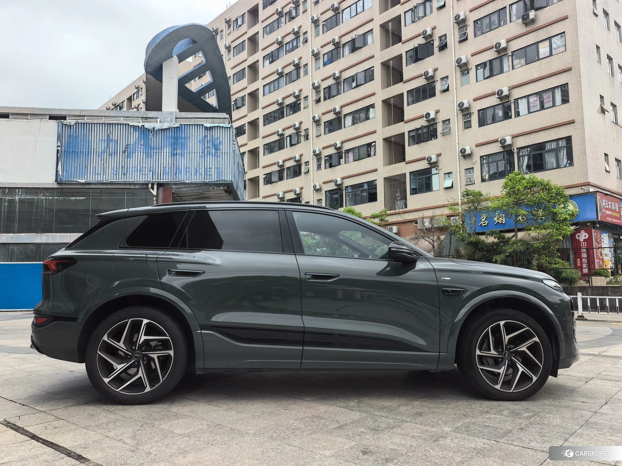 Audi Q6L e-tron 2025 Зеленый из Китая, фото 6