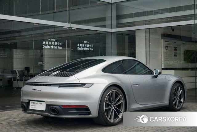 Porsche 911 2023 Серебристо-серый из Китая, фото 6