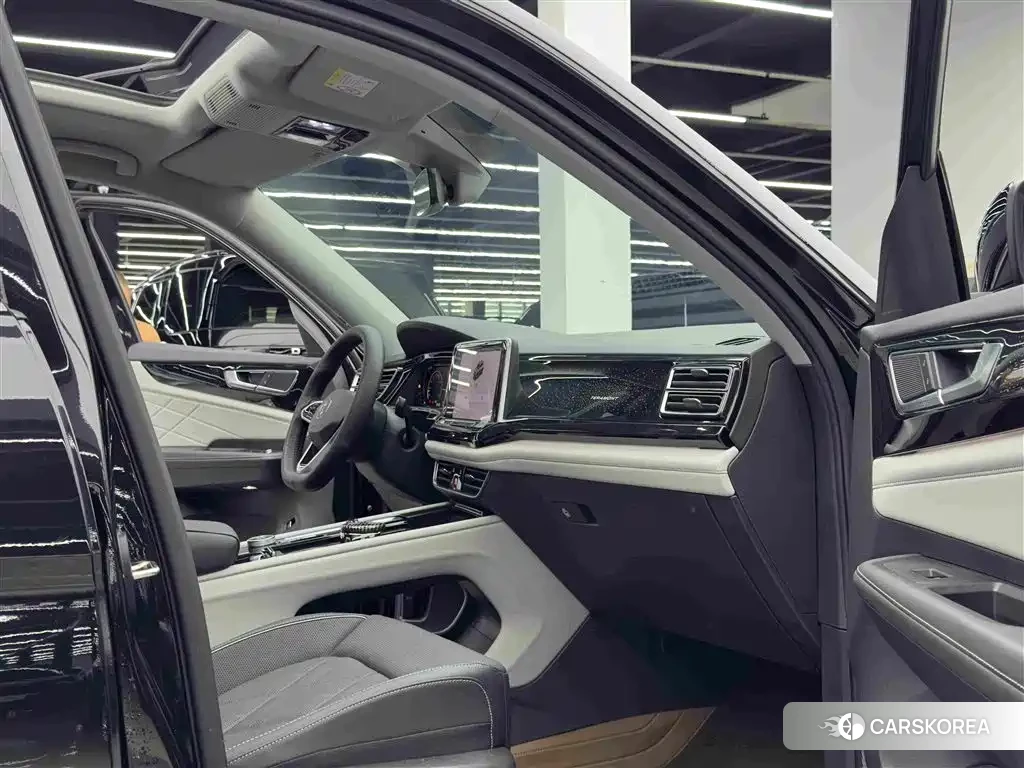 Volkswagen Touareg 2026 Черный из Китая, фото 6