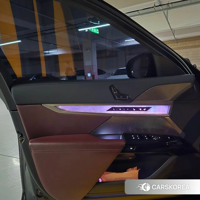 BMW 7 Series (G70) 2023 Черный из Кореи, фото 6