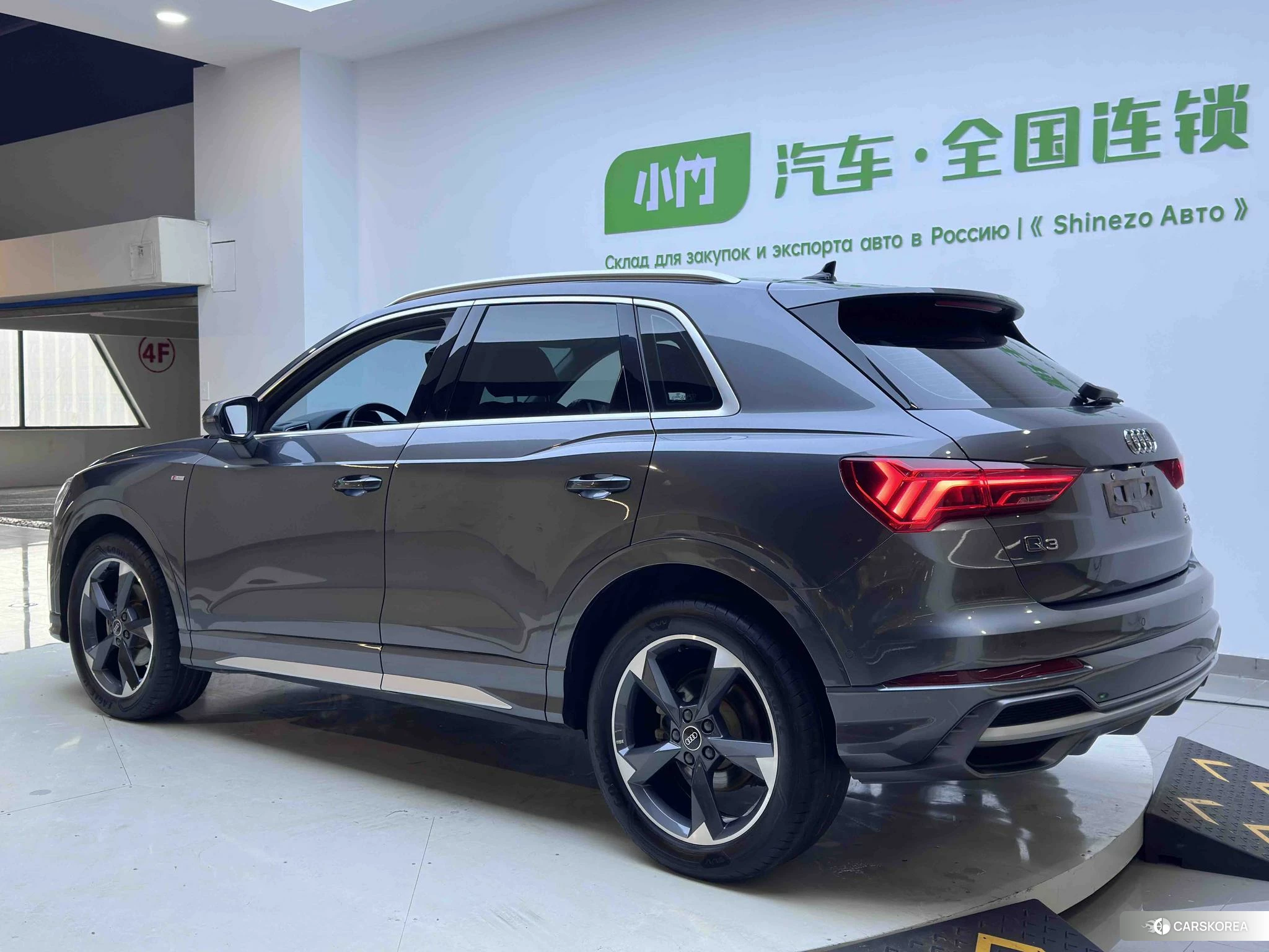 Audi Q3 2022 Темно-серый из Китая, фото 6