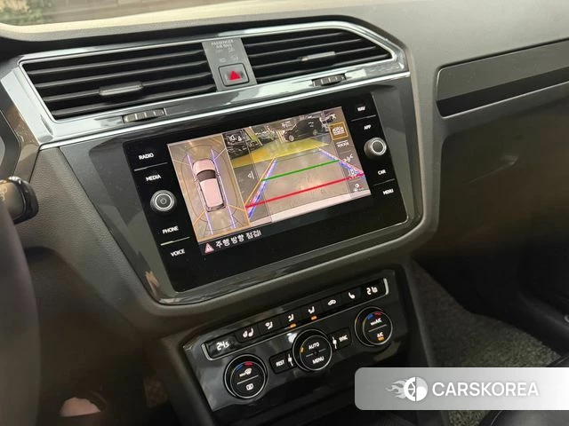 Volkswagen Tiguan second Generation 2019 Белый из Кореи, фото 6
