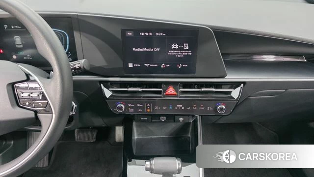 Kia Di Ol Nu Niro 2024 Серебристо-серый из Кореи, фото 6