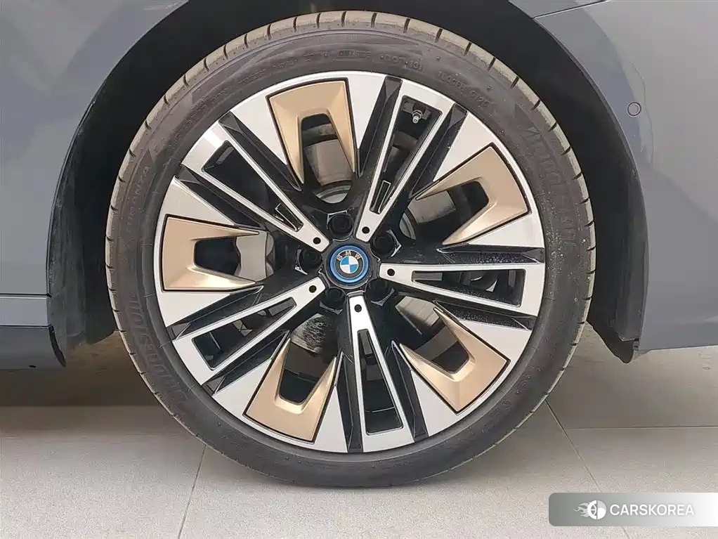 BMW i5 2025 Silver/gray из Китая, фото 6