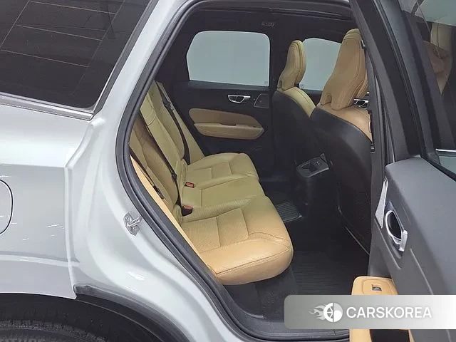 Volvo XC60 second Generation 2021 Белый из Кореи, фото 6