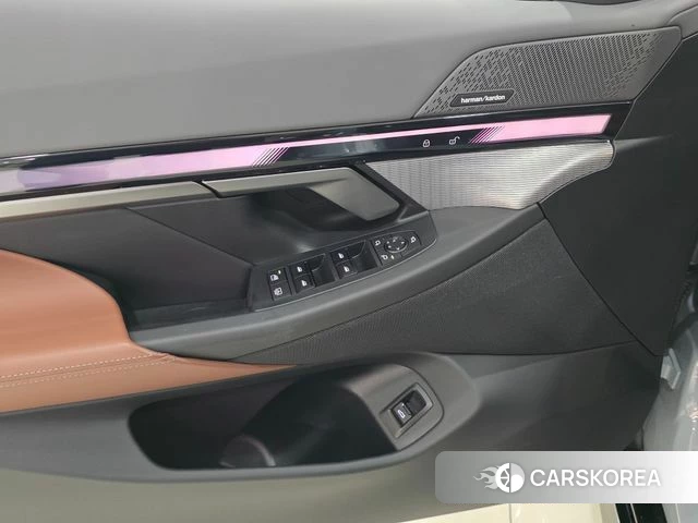 BMW 5 Series (G60) 2025 Серебристо-серый из Кореи, фото 6