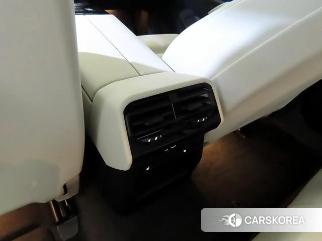BMW 5 Series (G60) 2025 Белый из Кореи, фото 6