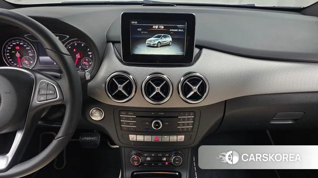 Mercedes-Benz B-Class W246 2018 Белый из Кореи, фото 6