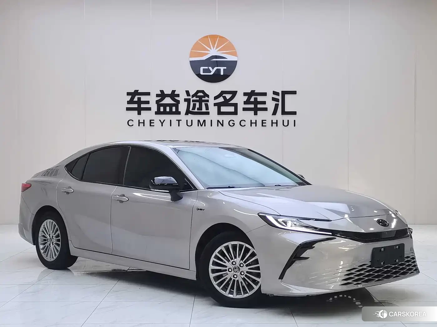 Toyota Camry 2024 Champagne/brown из Китая, фото 6