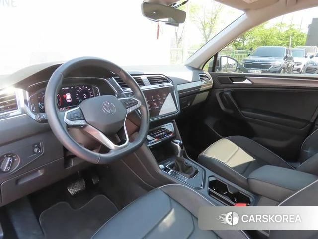 Volkswagen Tiguan Allspace 2023 Белый из Кореи, фото 6