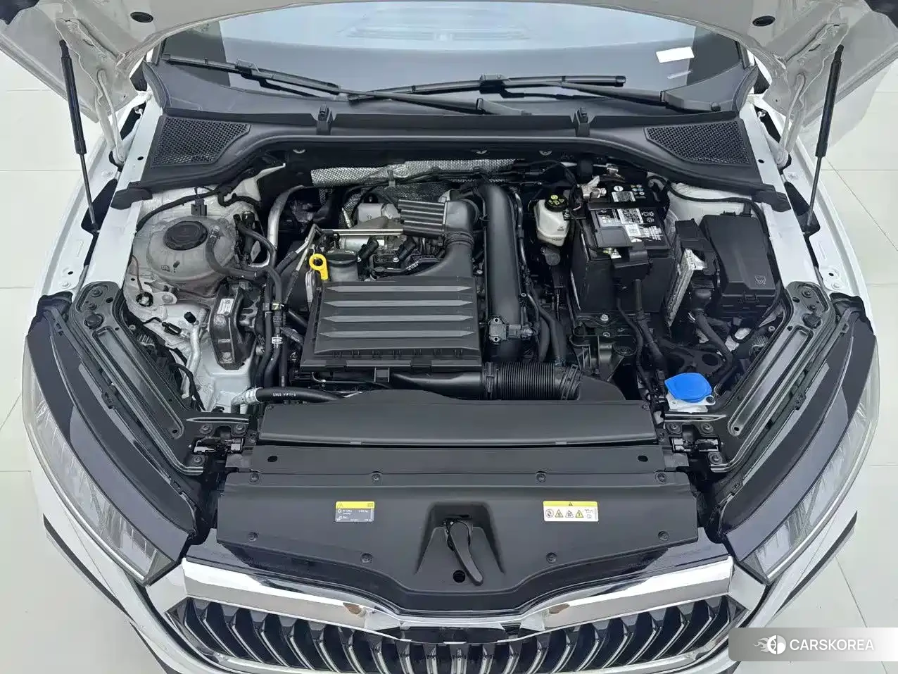 Skoda Octavia 2023 Белый из Китая, фото 6