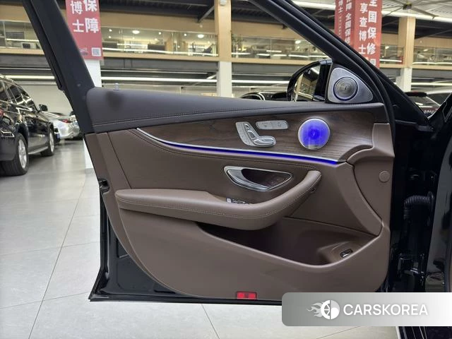Mercedes-Benz E-class 2024 Черный из Китая, фото 6