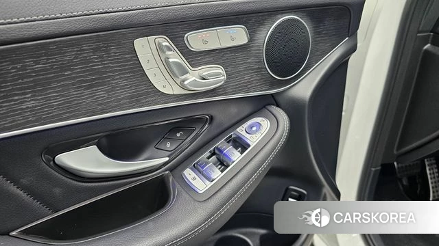 Mercedes-Benz GLC-Class X253 2023 Белый из Кореи, фото 6