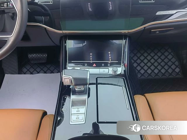 Audi A8 2023 Черный из Китая, фото 6