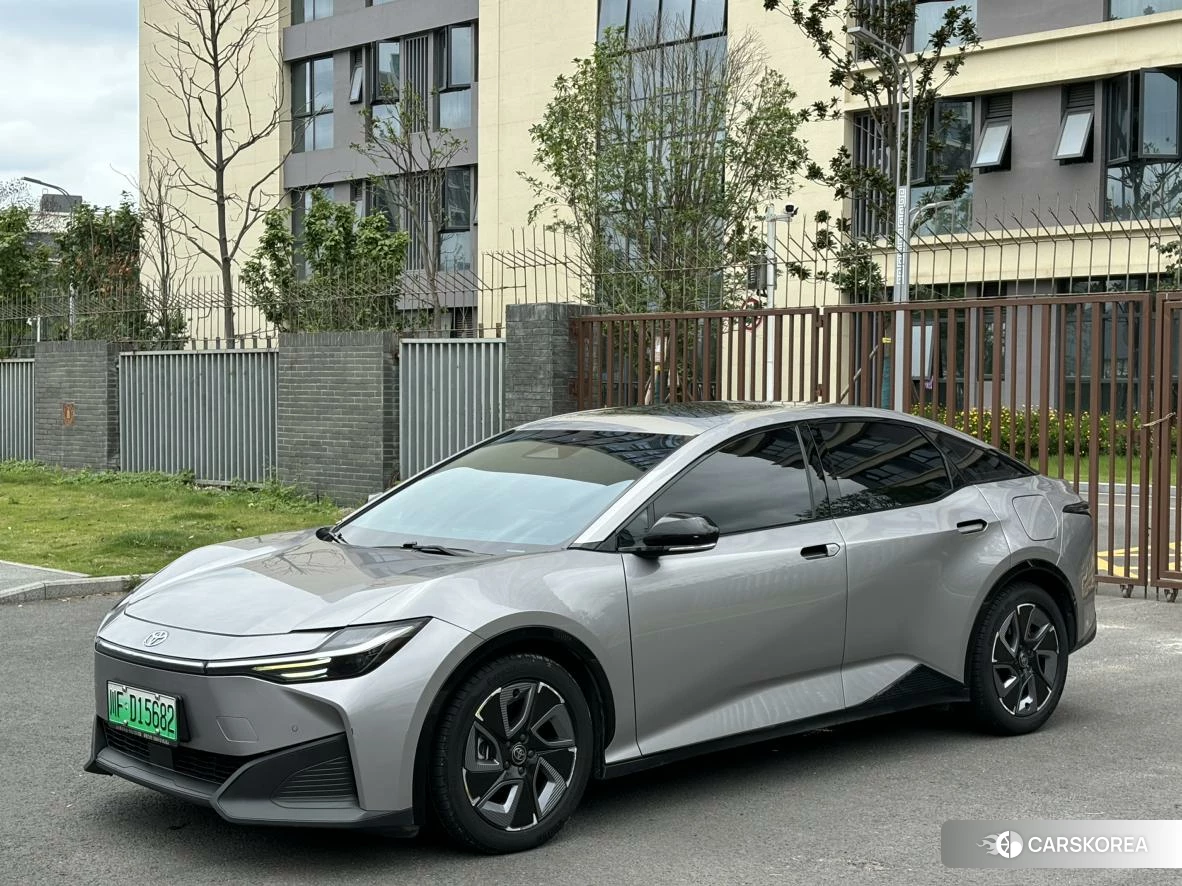 Toyota bZ3 2024 Темно-серый из Китая, фото 6