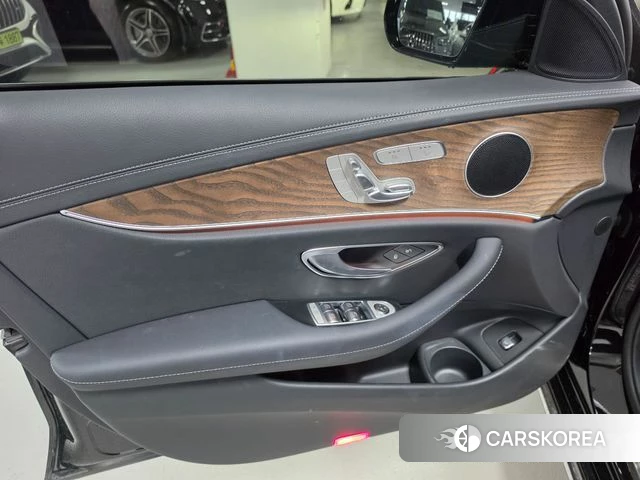 Mercedes-Benz E-Class W213 2023 Черный из Кореи, фото 6