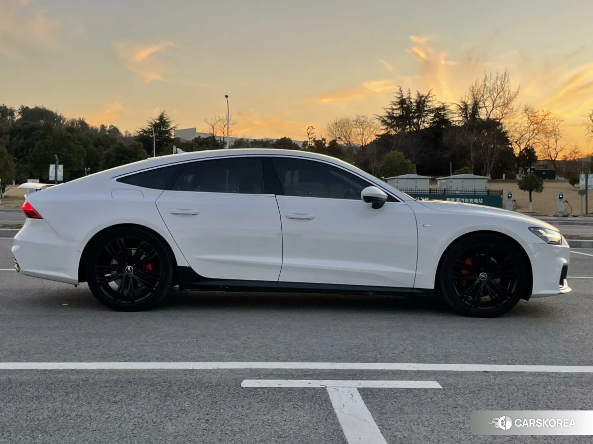 Audi A7 2022 Белый из Китая, фото 6