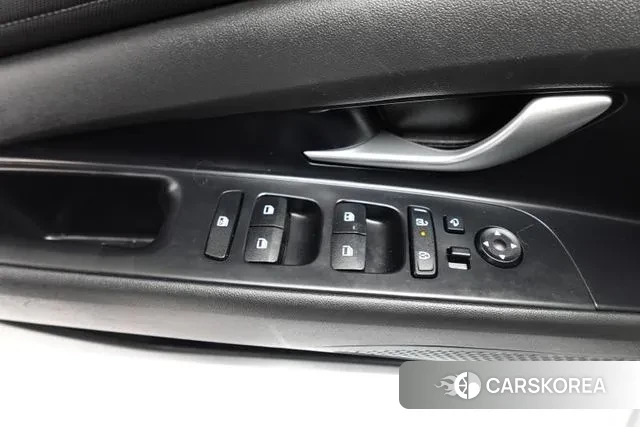 Hyundai The New Avante (CN7) 2023 Светло-серебряный цвет из Кореи, фото 6