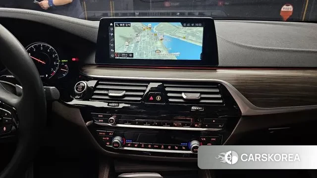 BMW 5 Series (G30) 2018 Белый из Кореи, фото 6