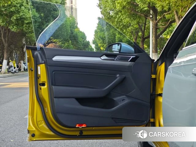 Volkswagen CC 2021 Синий из Китая, фото 6