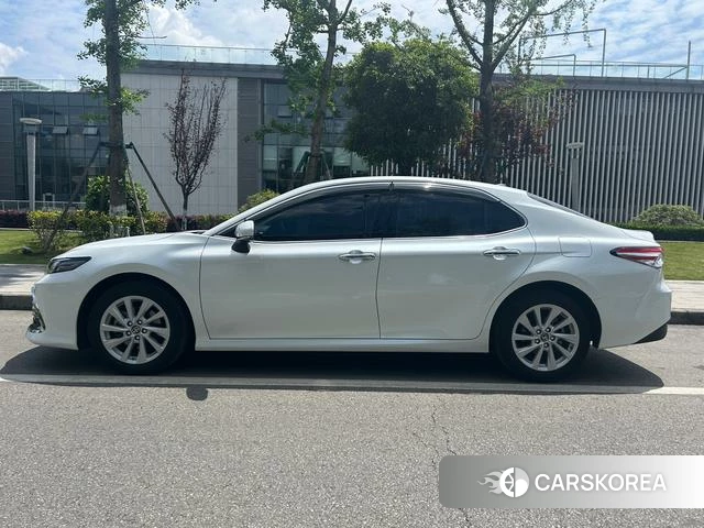 Toyota Camry 2023 Белый из Китая, фото 6