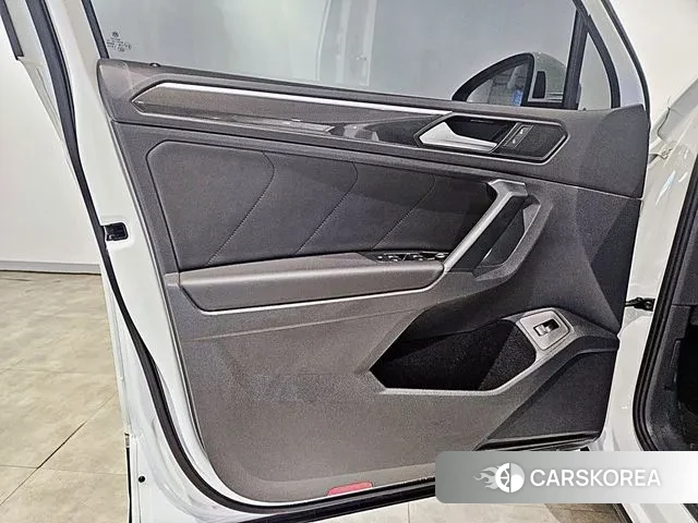 Volkswagen Tiguan second Generation 2023 Белый из Кореи, фото 6