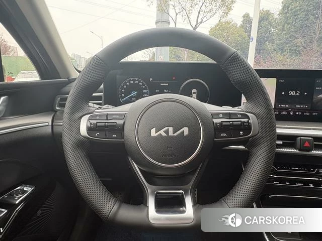 Kia K5 2021 Черный из Китая, фото 6