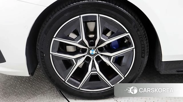 BMW 5 Series (G60) 2024 Белый из Кореи, фото 6