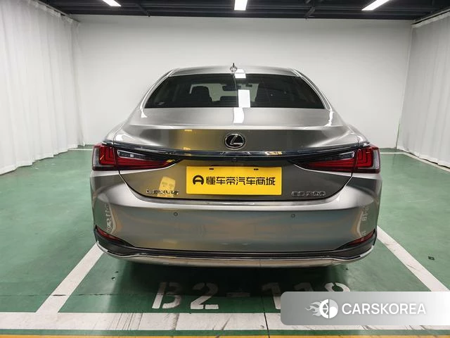 Lexus ES 2021 Темно-серый из Китая, фото 6