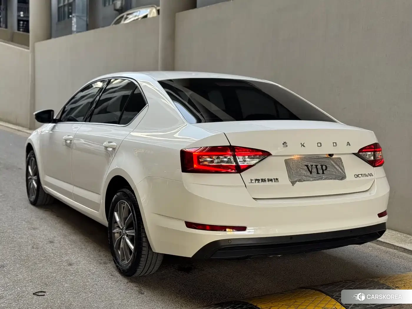Skoda Octavia 2021 Белый из Китая, фото 6