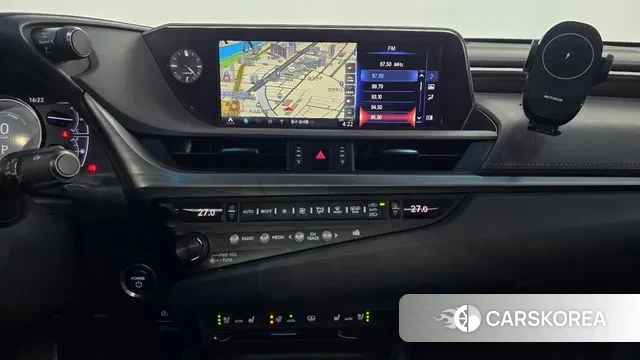 Lexus ES300h 7th generation 2018 Белый из Кореи, фото 6