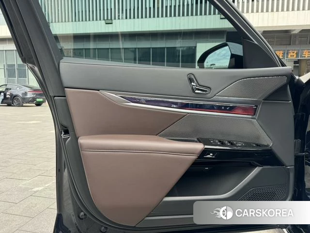 BMW 7 series 2024 Черный из Китая, фото 6