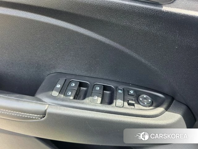 Hyundai Venue 2023 Серебристо-серый из Кореи, фото 6