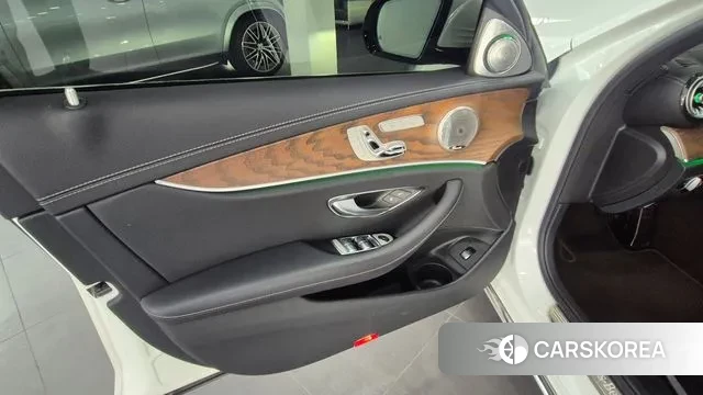 Mercedes-Benz E-Class W213 2021 Белый из Кореи, фото 6