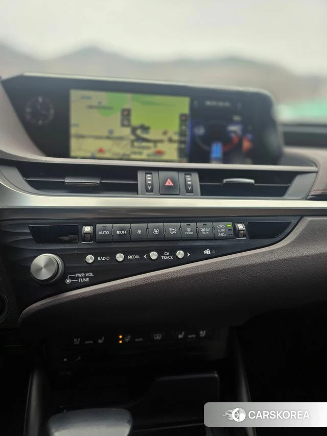 Lexus ES300h 7th generation 2021 Серебряный из Кореи, фото 6