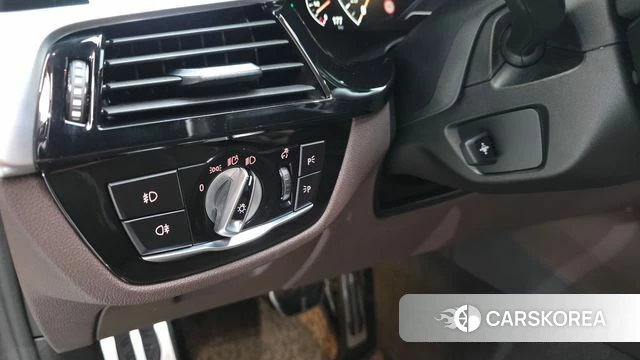 BMW 5 Series (G30) 2019 Черный из Кореи, фото 6