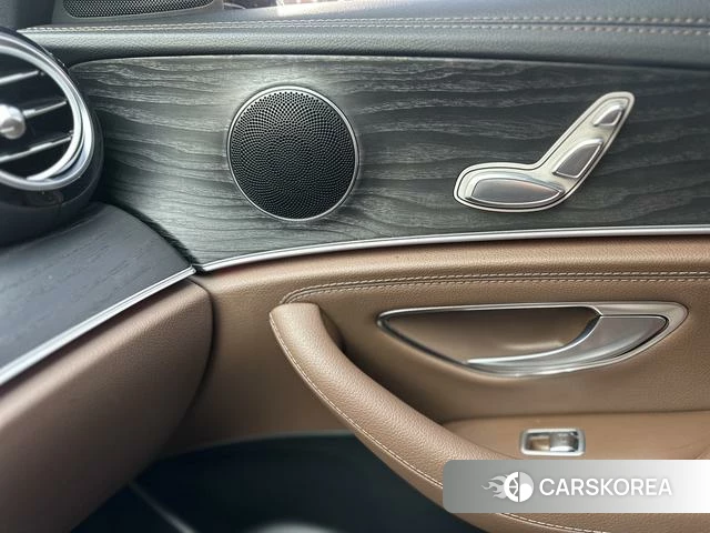Mercedes-Benz E-class 2022 Черный из Китая, фото 6