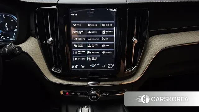 Volvo XC60 second Generation 2018 Светло-серебряный цвет из Кореи, фото 6