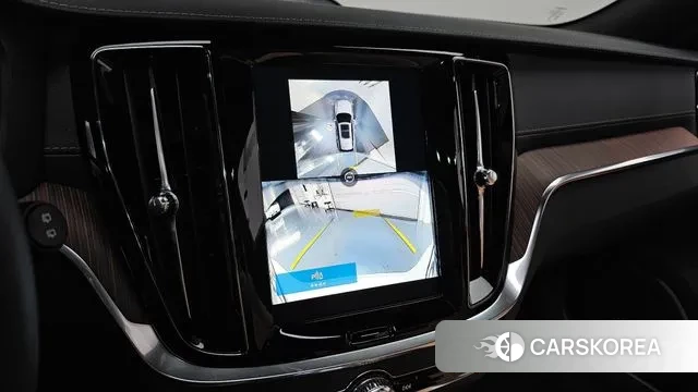 Volvo V60 Cross-Country 2nd Generation 2024 Белый из Кореи, фото 6