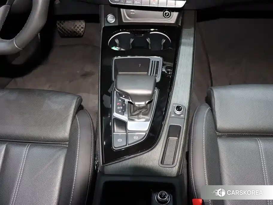 Audi A4L 2023 Silver/gray из Китая, фото 6