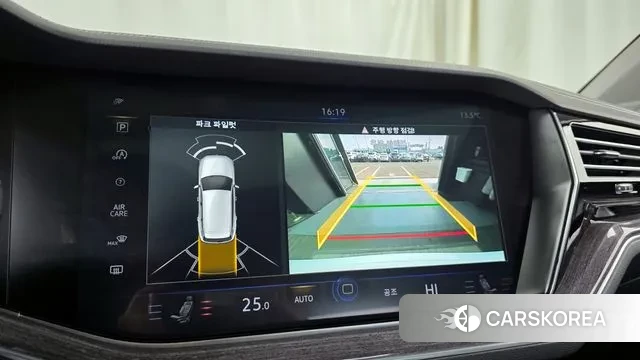 Volkswagen Touareg 3rd generation 2023 Белый из Кореи, фото 6