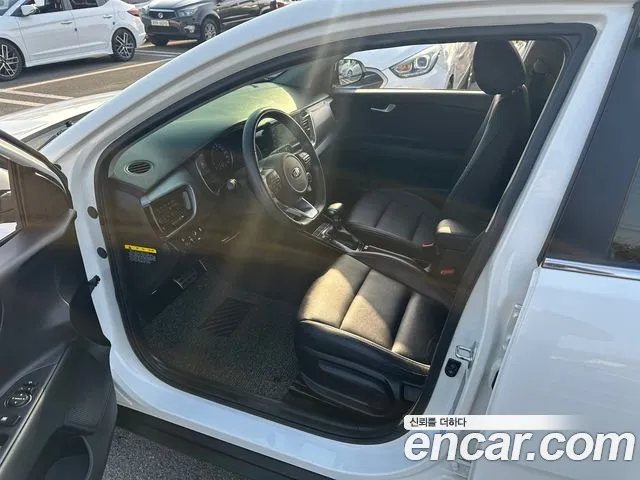 Kia Stonic id 2550732 из Кореи 6