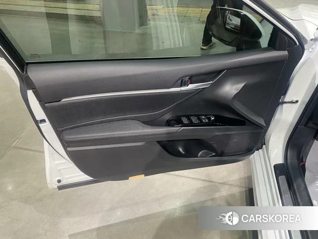 Toyota Camry 2023 Белый из Китая, фото 6