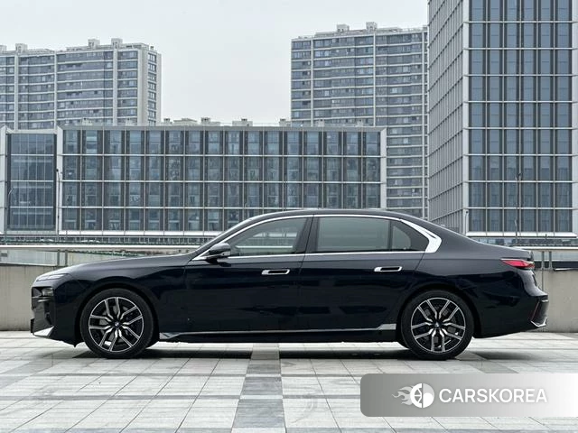 BMW 7 series 2024 Черный из Китая, фото 6