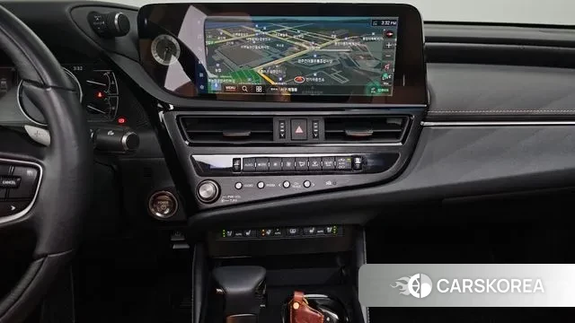 Lexus ES300h 7th generation 2024 Серебристо-серый из Кореи, фото 6