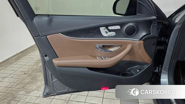 Mercedes-Benz E-Class W213 2023 Серый из Кореи, фото 6