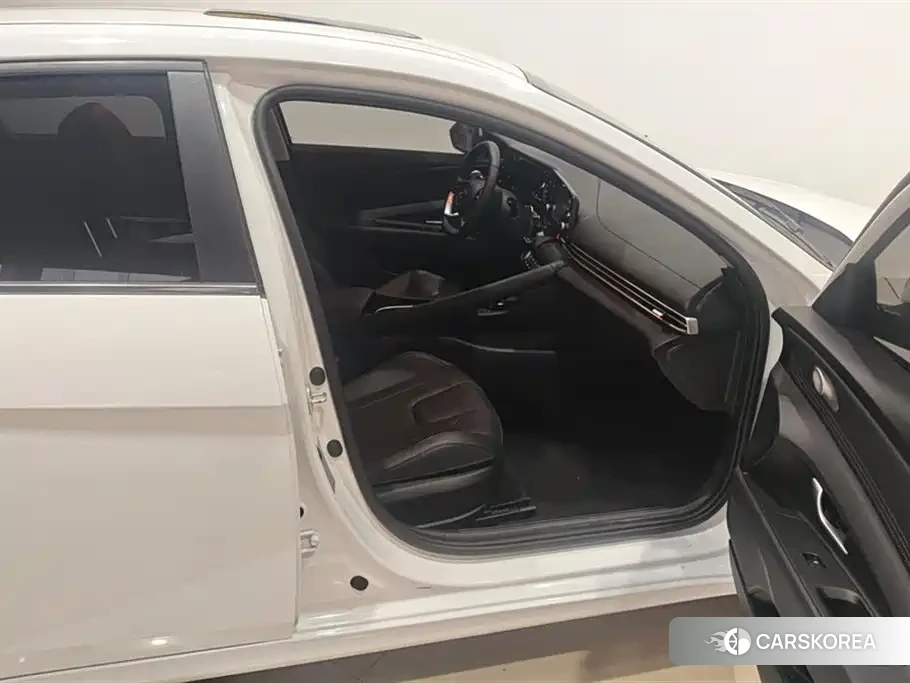 Hyundai Elantra 2023 Белый из Китая, фото 6