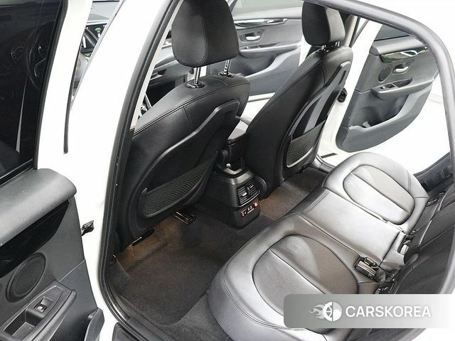 BMW 2 Series Active Tourer (F45) 2021 Жемчужный цвет из Кореи, фото 6