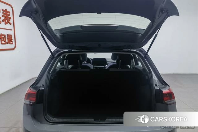 Volkswagen Golf 2024 Темно-серый из Китая, фото 6