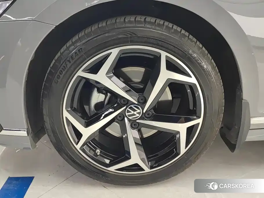 Volkswagen Magotan 2024 Silver/gray из Китая, фото 6